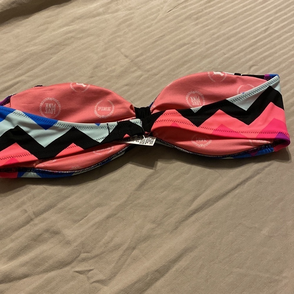Pink Victoria’s Secret bikini top🏖 - Picture 3 of 6